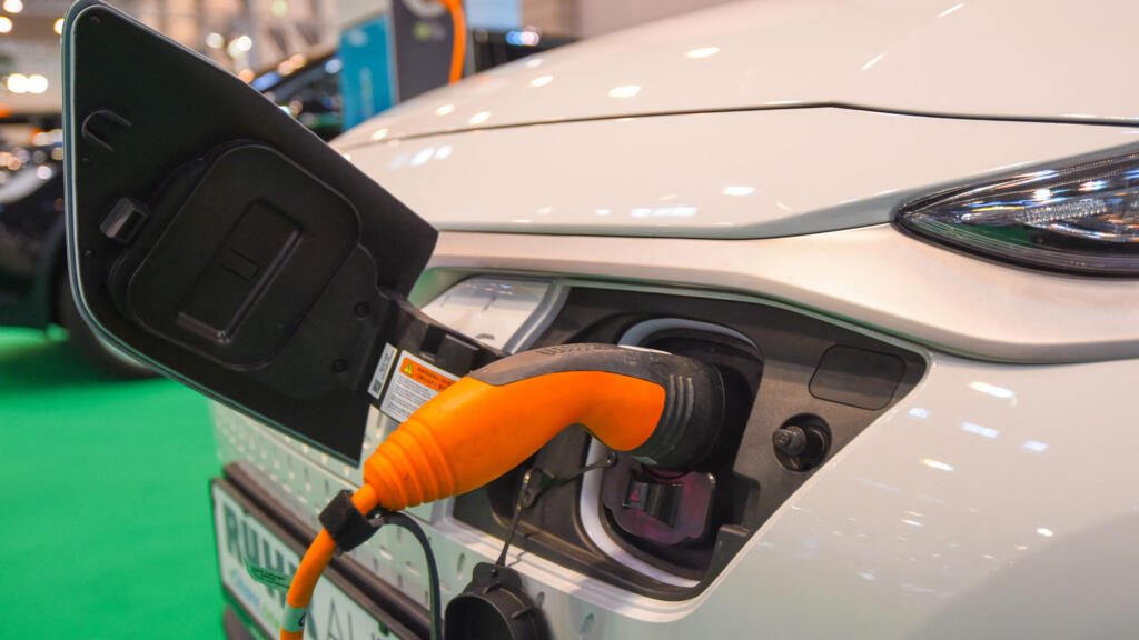 Carney scraps Canada EV sales mandate, but earmarks funds to aid transition