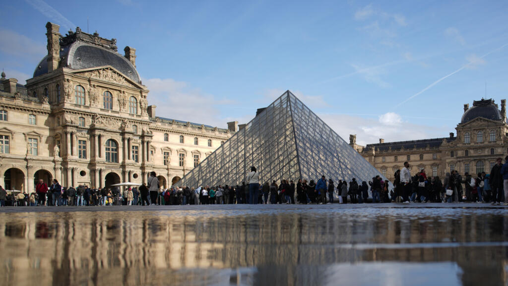 French police arrest 2 Louvre museum employees over ‘large-scale’ ticket fraud