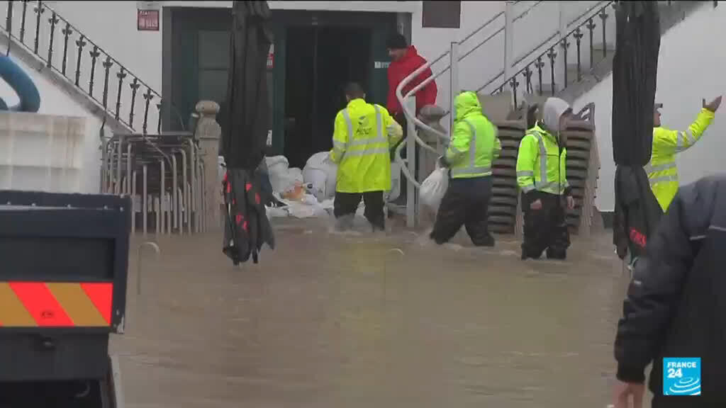 One dead in Portugal, thousands forced to evacuate in Spain